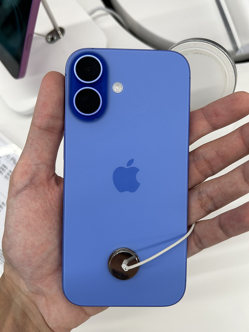 Apple iPhone 16